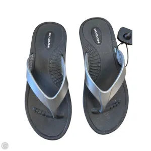 Sandals Flip Flops By Clothes Mentor In Black & Silver, Size: 8